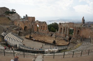 タオルミナの古代劇場。ちょうど夜にコンサートが開かれている時期だった
