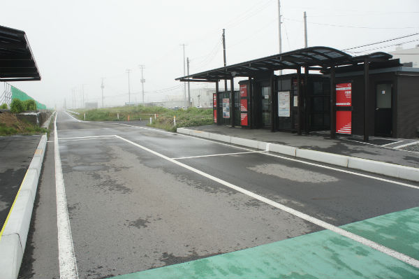Am neuen Bahnhof Ofunato halten momentan nur Busse an.