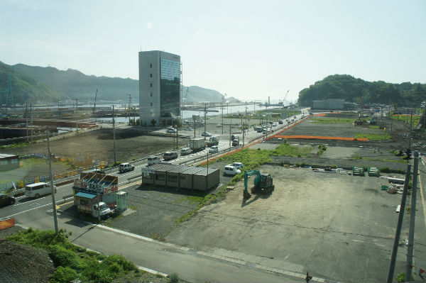 An einer Küste wischen Ofunato und Kamaishi.
